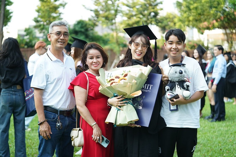 Fresh graduate poses with family