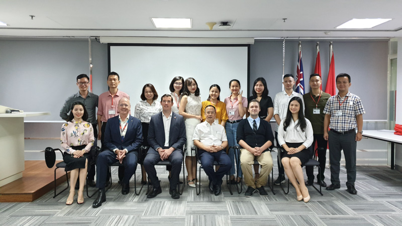 Từ năm 2010, Bộ Nội vụ Úc và Đại học RMIT đã hợp tác đào tạo tiếng Anh cho hơn 1.100 cán bộ chính phủ trên khắp Việt Nam. (Hình: Lễ bế giảng một lớp học trực tiếp năm 2020)