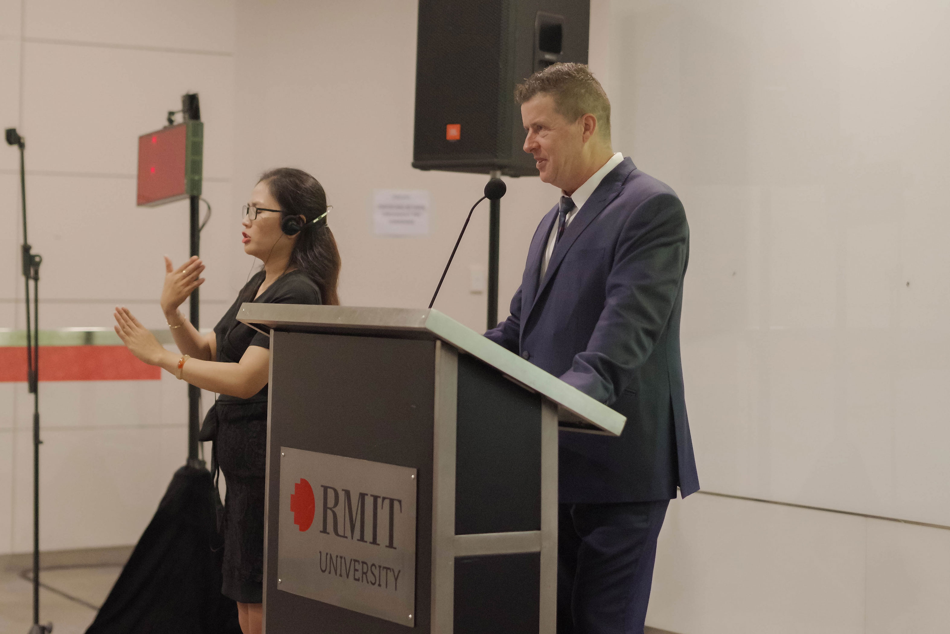 RMIT Vietnam Vice President (Academic) Professor Rick Bennett said that the conference offered theoretical knowledge and practical experience from experts across the country and around the world. Speeches of his and other speakers were presented in sign language for audience with hearing difficulties.