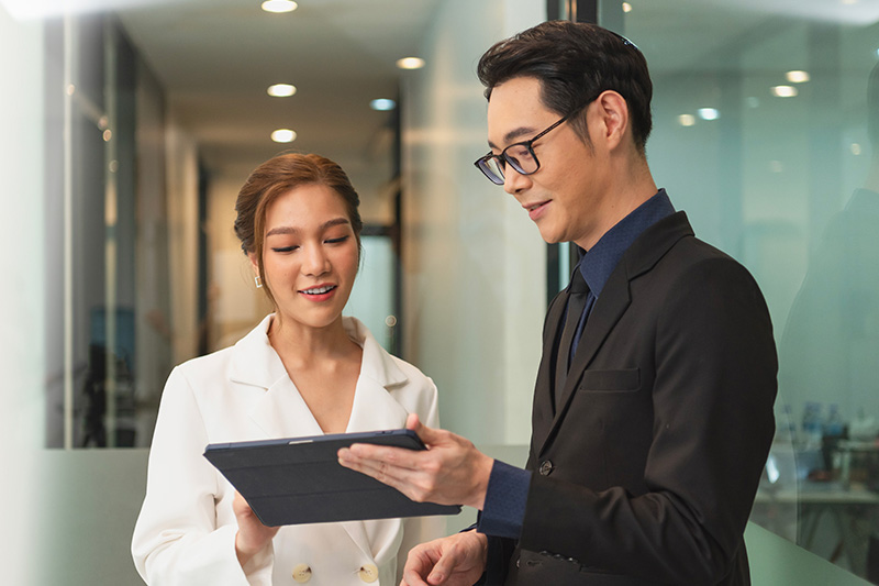 thumbnail-smiling-asian-businesswoman-showing-tablet-her-manager-during-meeting.jpg