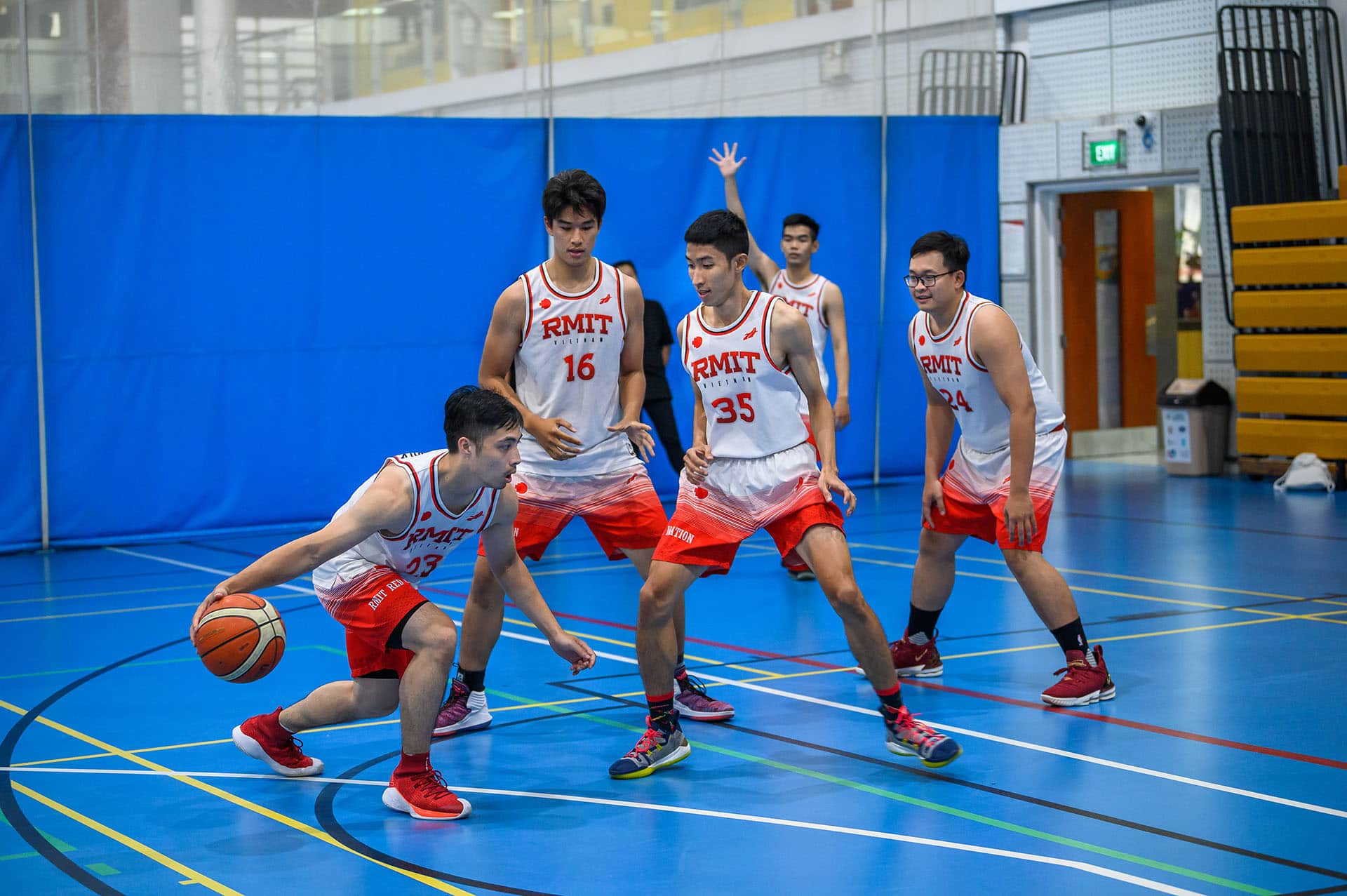SGS male basketball club training.