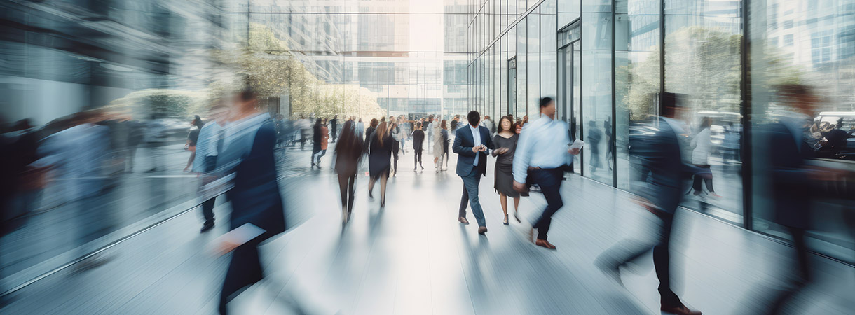 blurred-business-crowd-banner.jpg