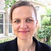 Dr. Emmanuelle Walkowiak