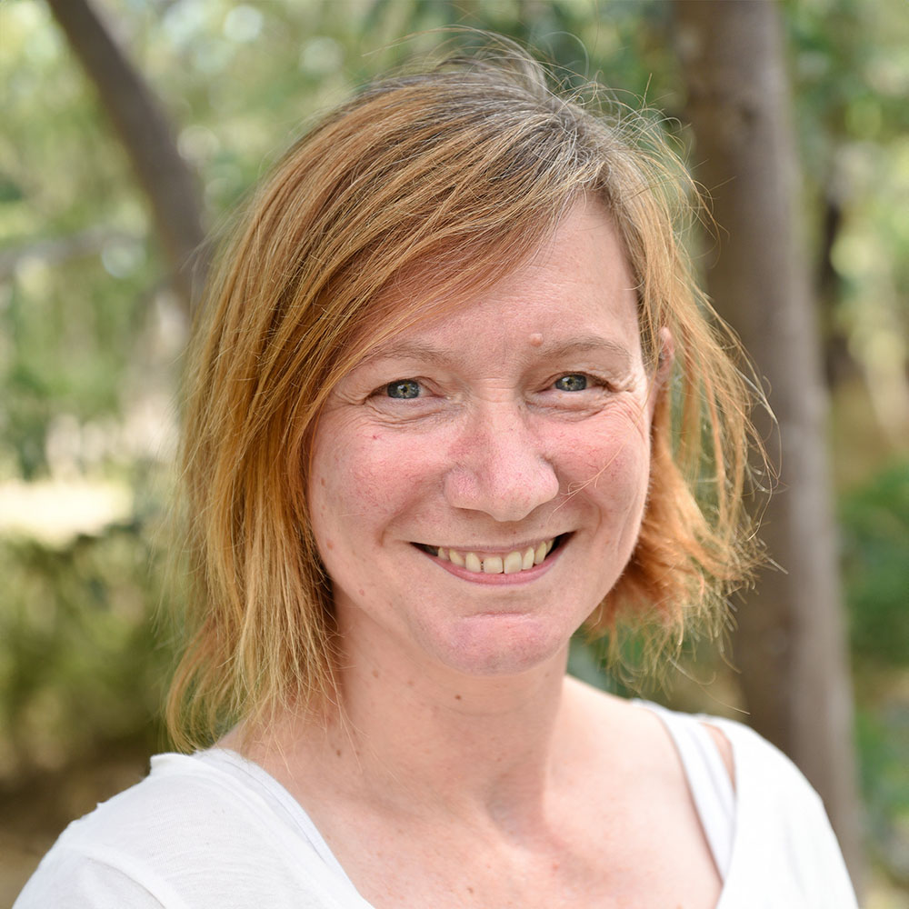 Dr  Sara  Long