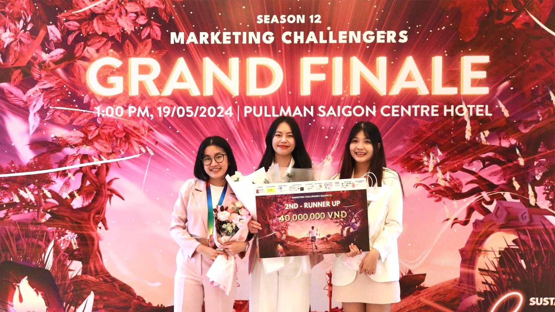 Minh Thu (standing on the left) and her teammates in the finale of Marketing Challengers competition 2024 (Photo: RMIT)