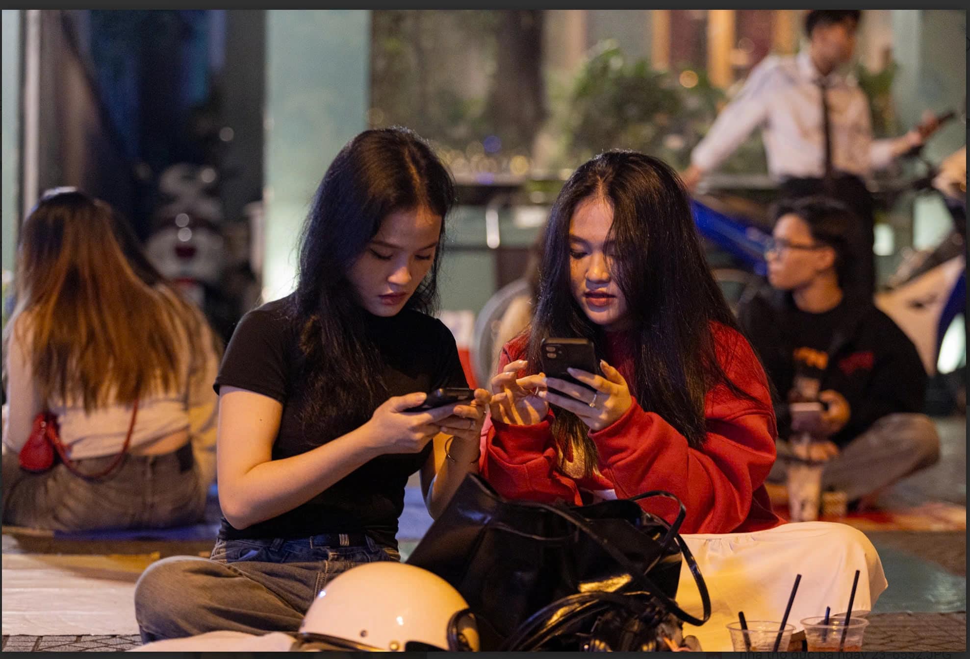 Young people enjoy sit-down coffee, chatting, and watching the city center go by (Photo by: Khuong Nguyen)