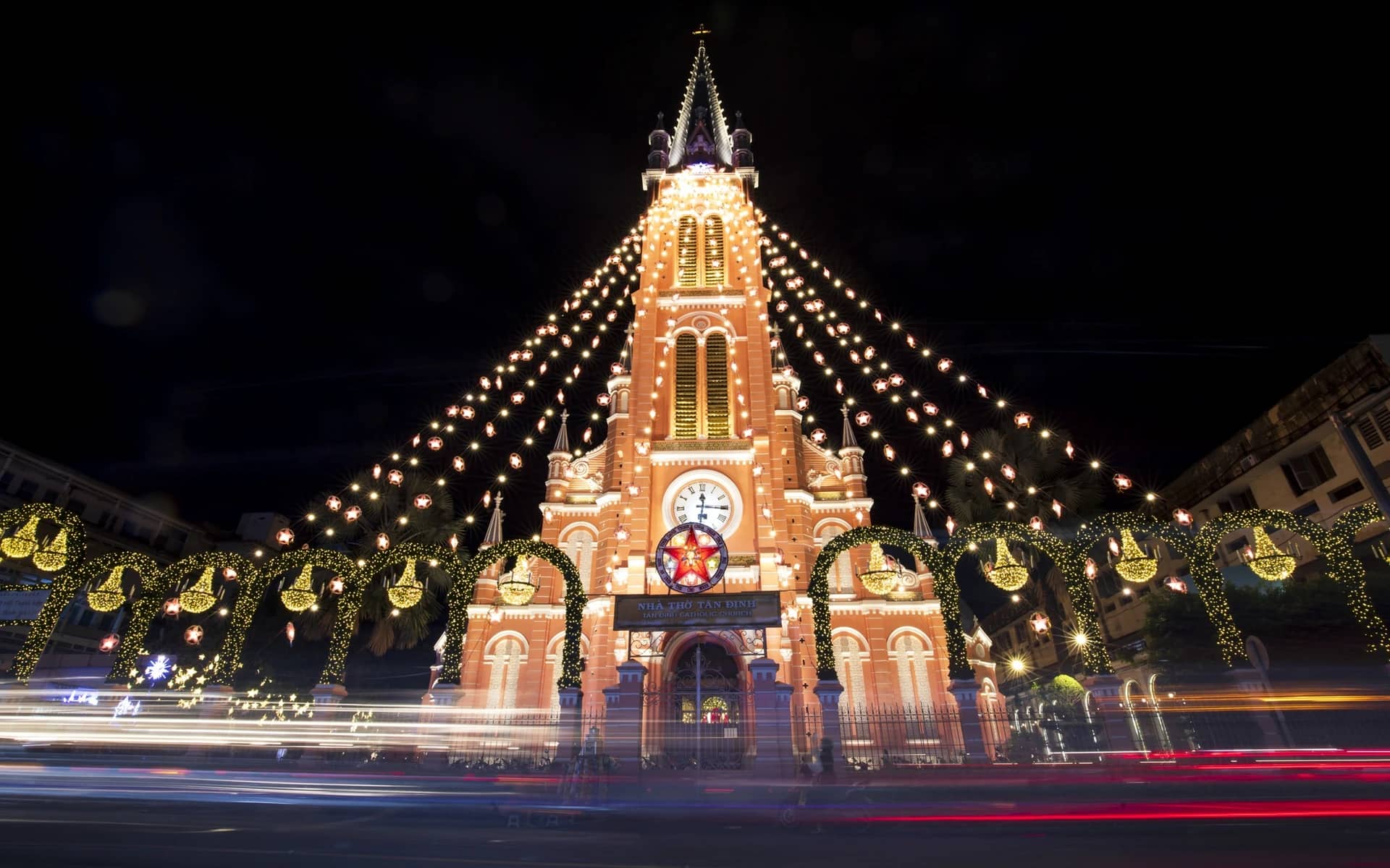 Spectacular view at Tan Dinh Catholic Church (Ho Chi Minh city) (Photo: Quynh Danh (Znews))