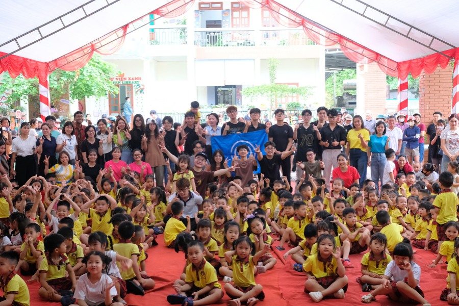 CEC-echoes-of-hope-student-club-with-beneficiary children-1