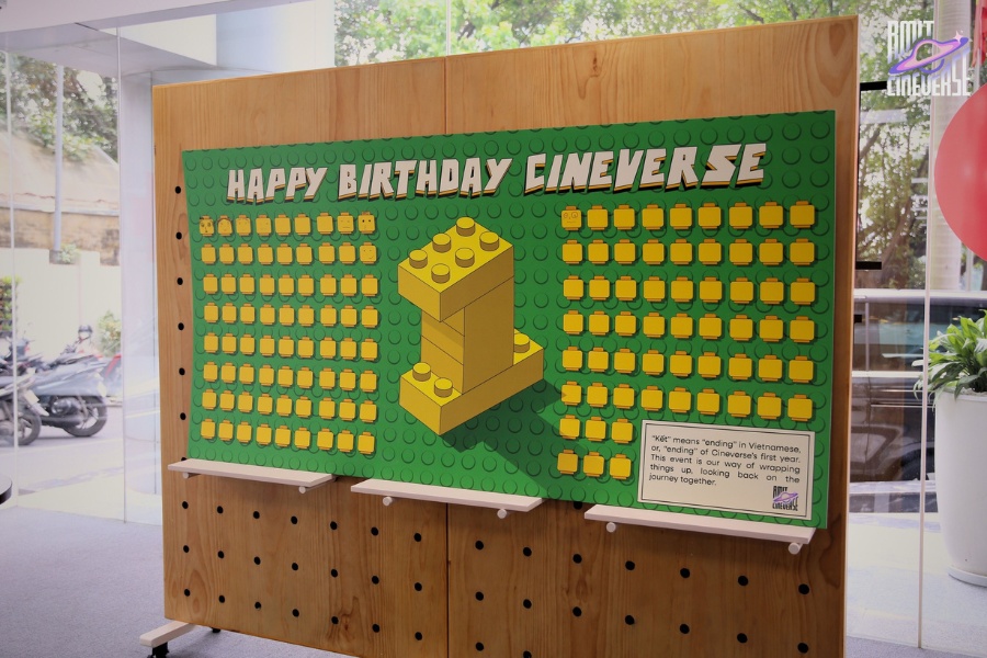 ket-cinaverse-event-key-visual-with-green-background-and-yellow-building-blocks