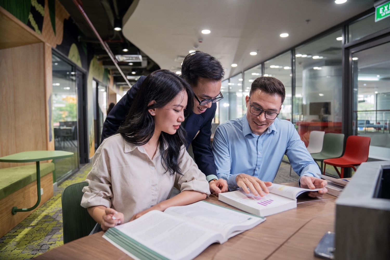 newbie-101-three-students-studying-together