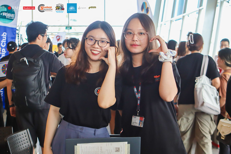 students-at-club-day