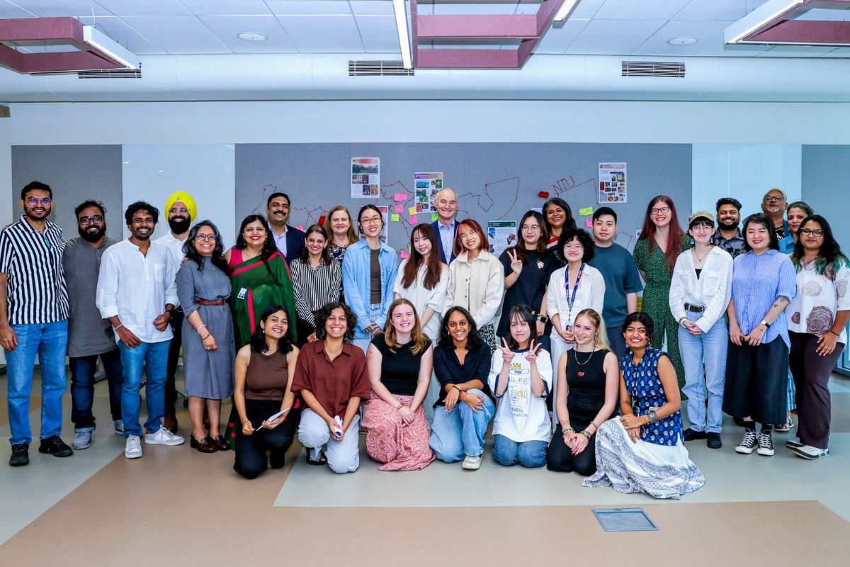 bits-study-tour-student-group-photo-with-alec-cameron