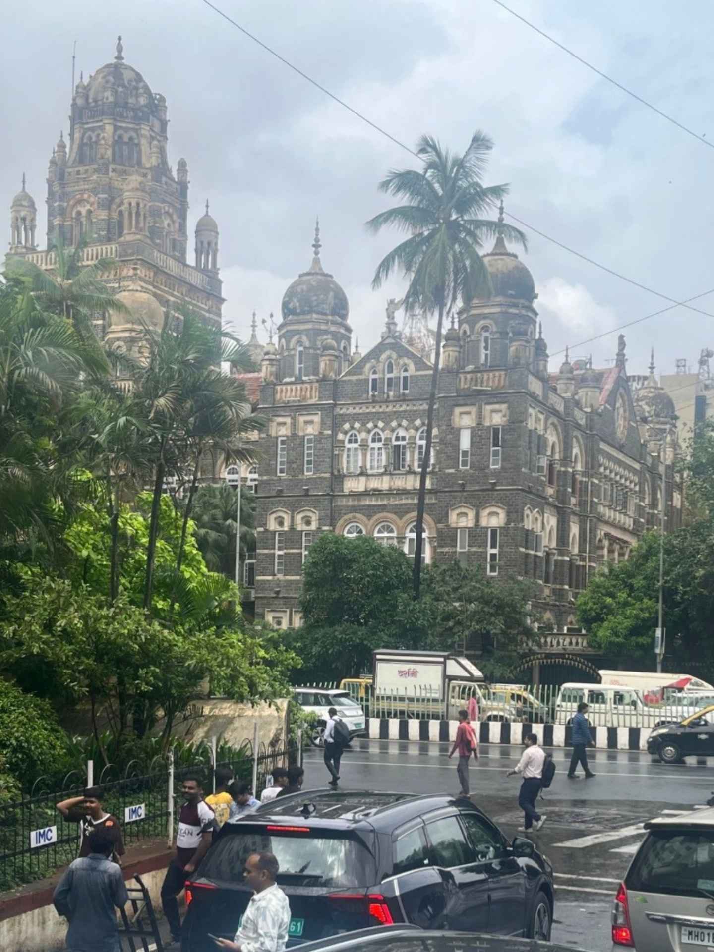 mumbai-flooded-by-heavy-rain