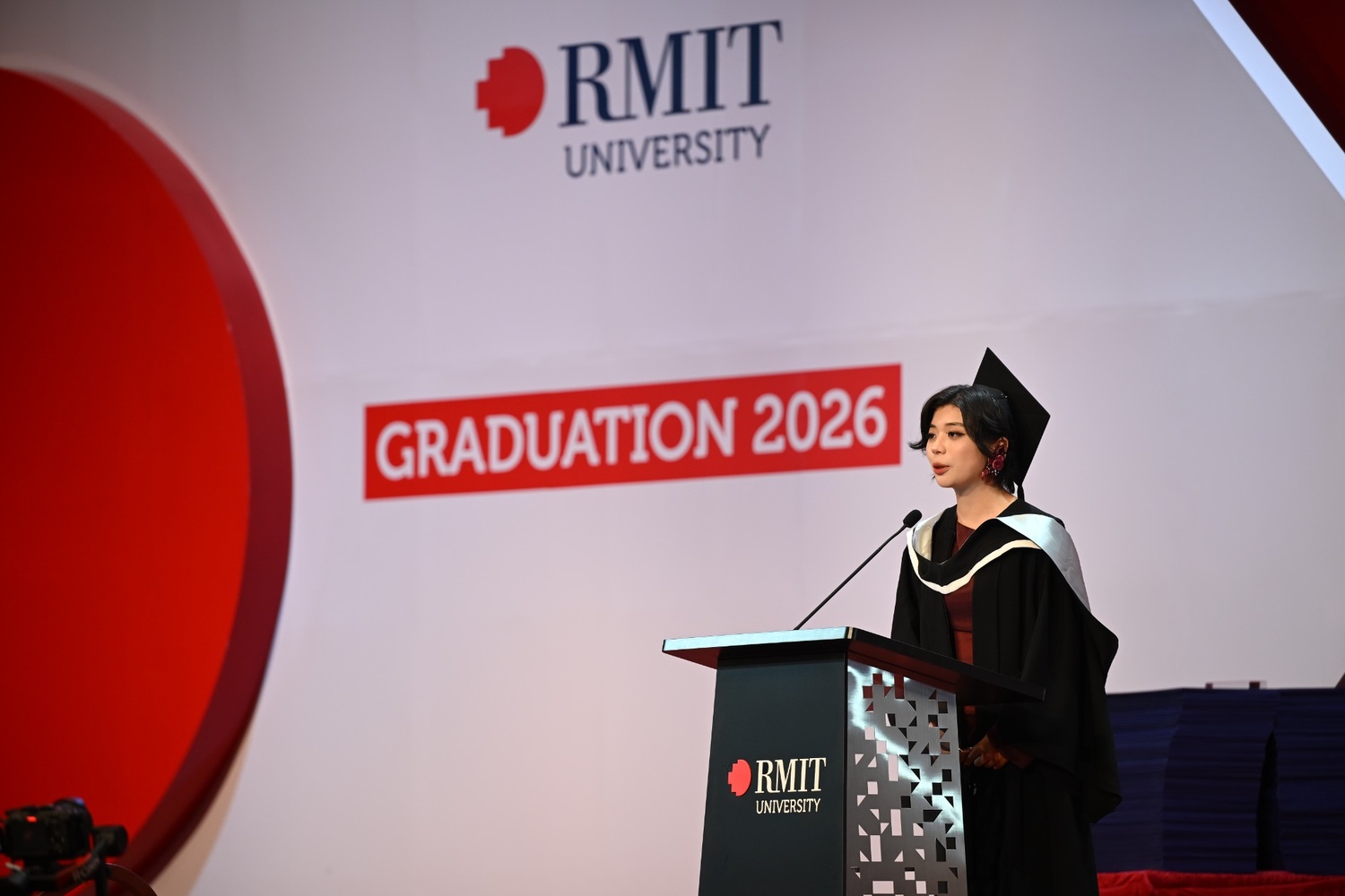 Huong Giang delivered a speech on behalf of the 2026 Class Representatives 