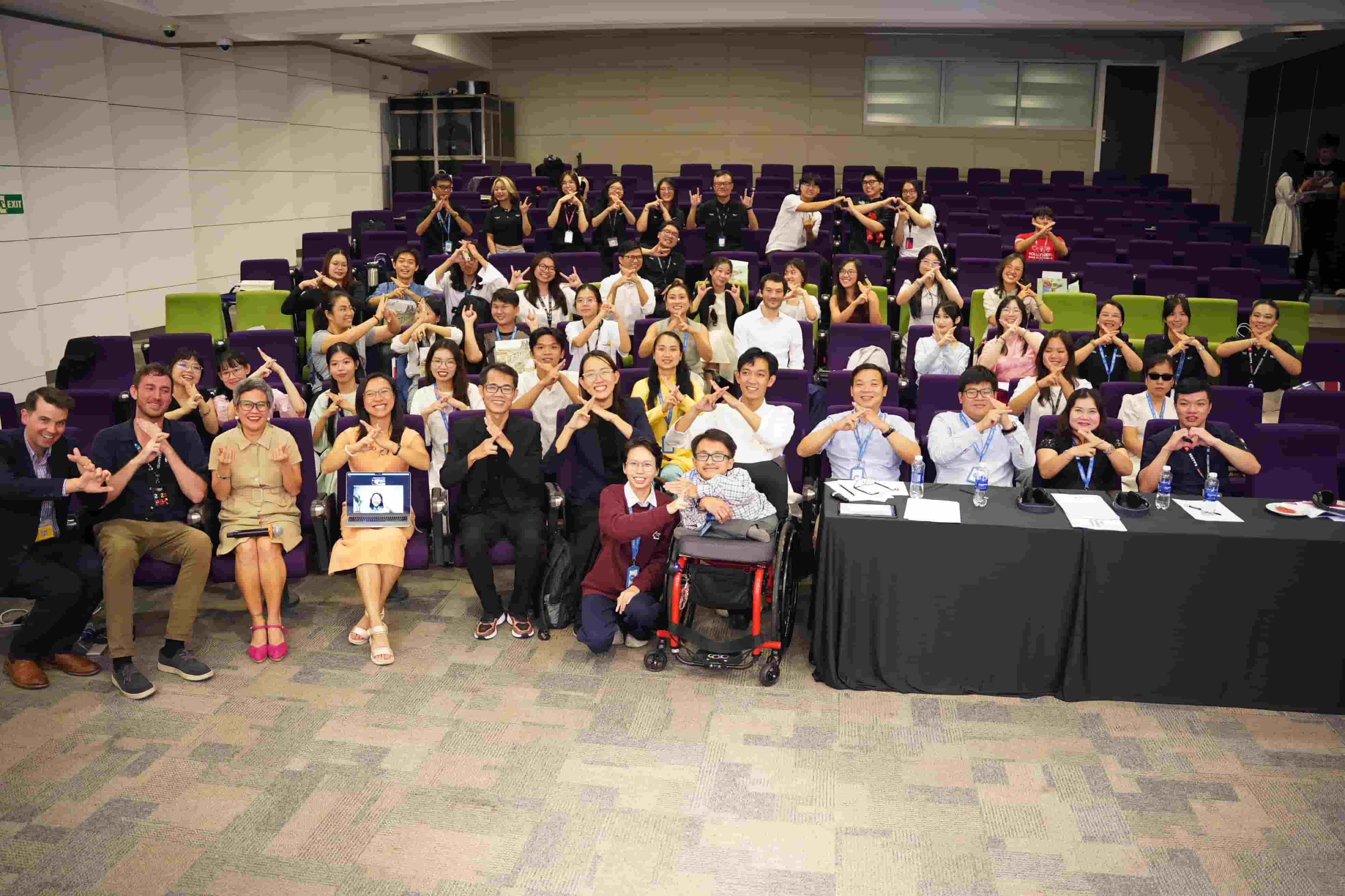group-photo-at-demo-day
