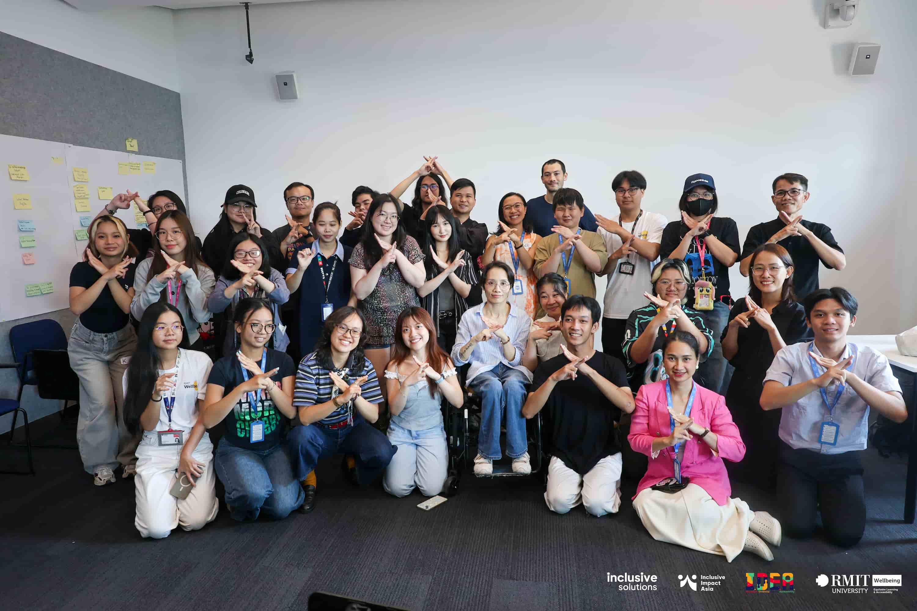 partcipants-and-organisor-made-r-stand-for-sign-language