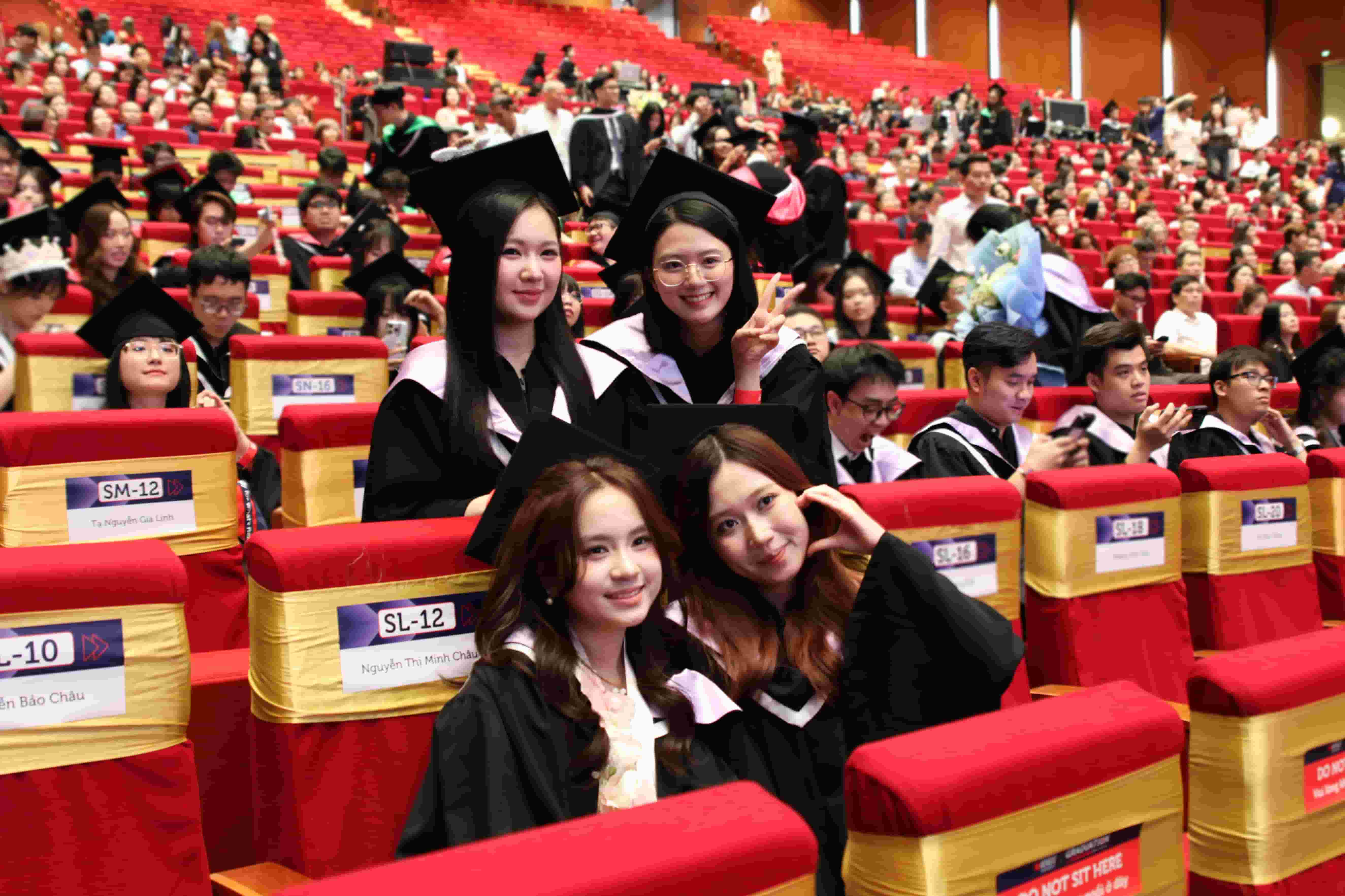 friends-and-lecturers-on-graduation-4