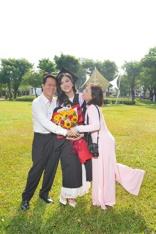 family-graduation-celebration
