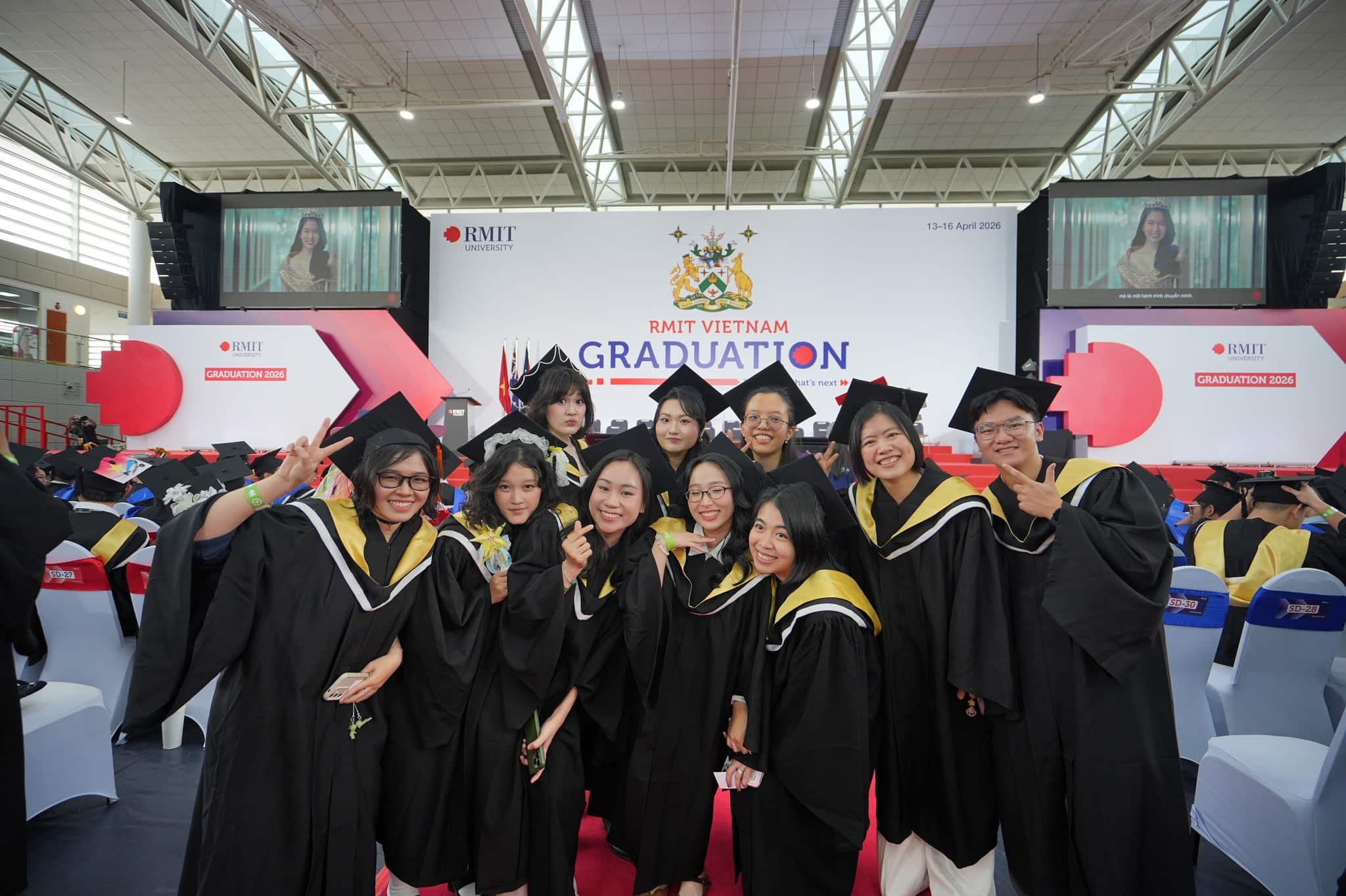 friends-graduation-celebration-3