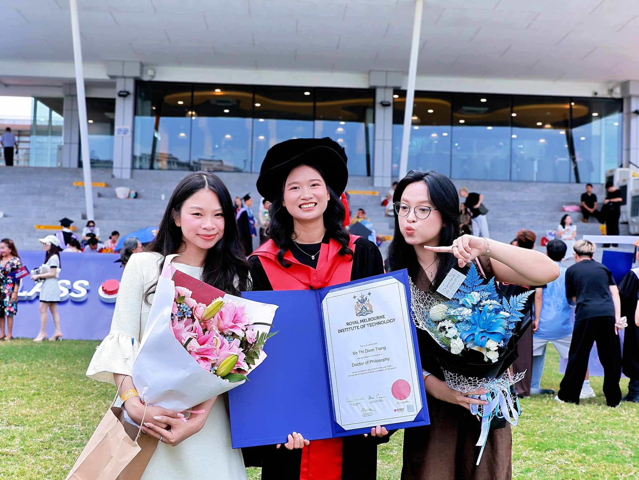 friends-graduation-celebration-4