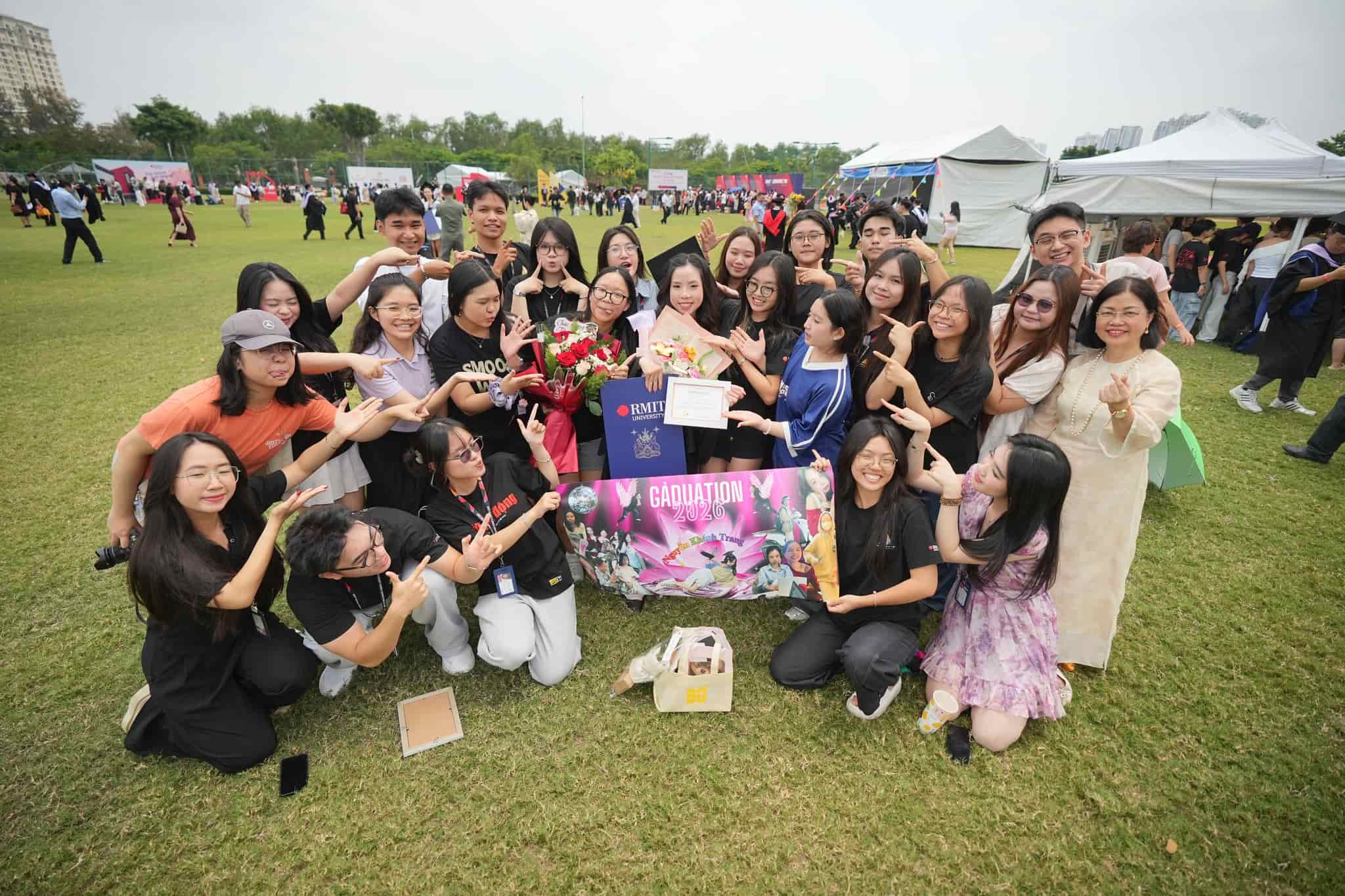friends-graduation-celebration-5