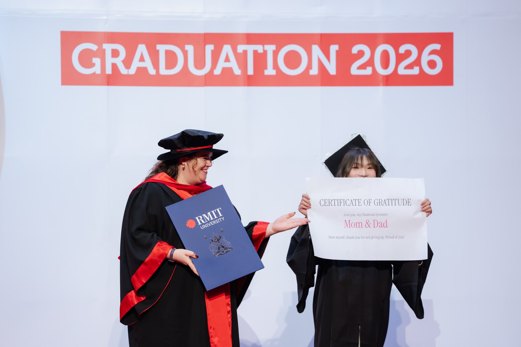 graduand-send-gratitude-to-parents