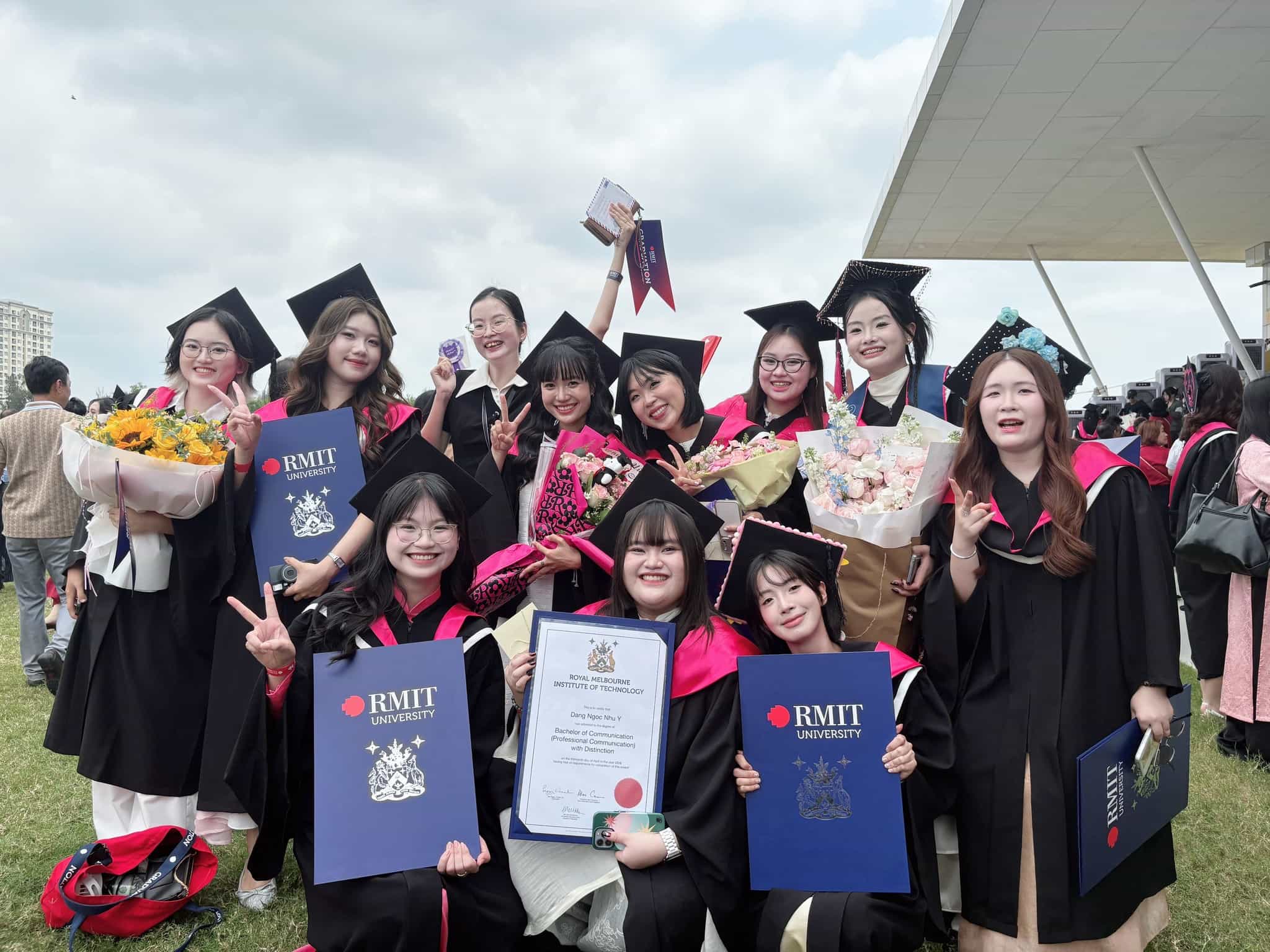 lecturer -and-friends-graduation-celebration