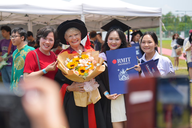 lecturer-graduation-celebration