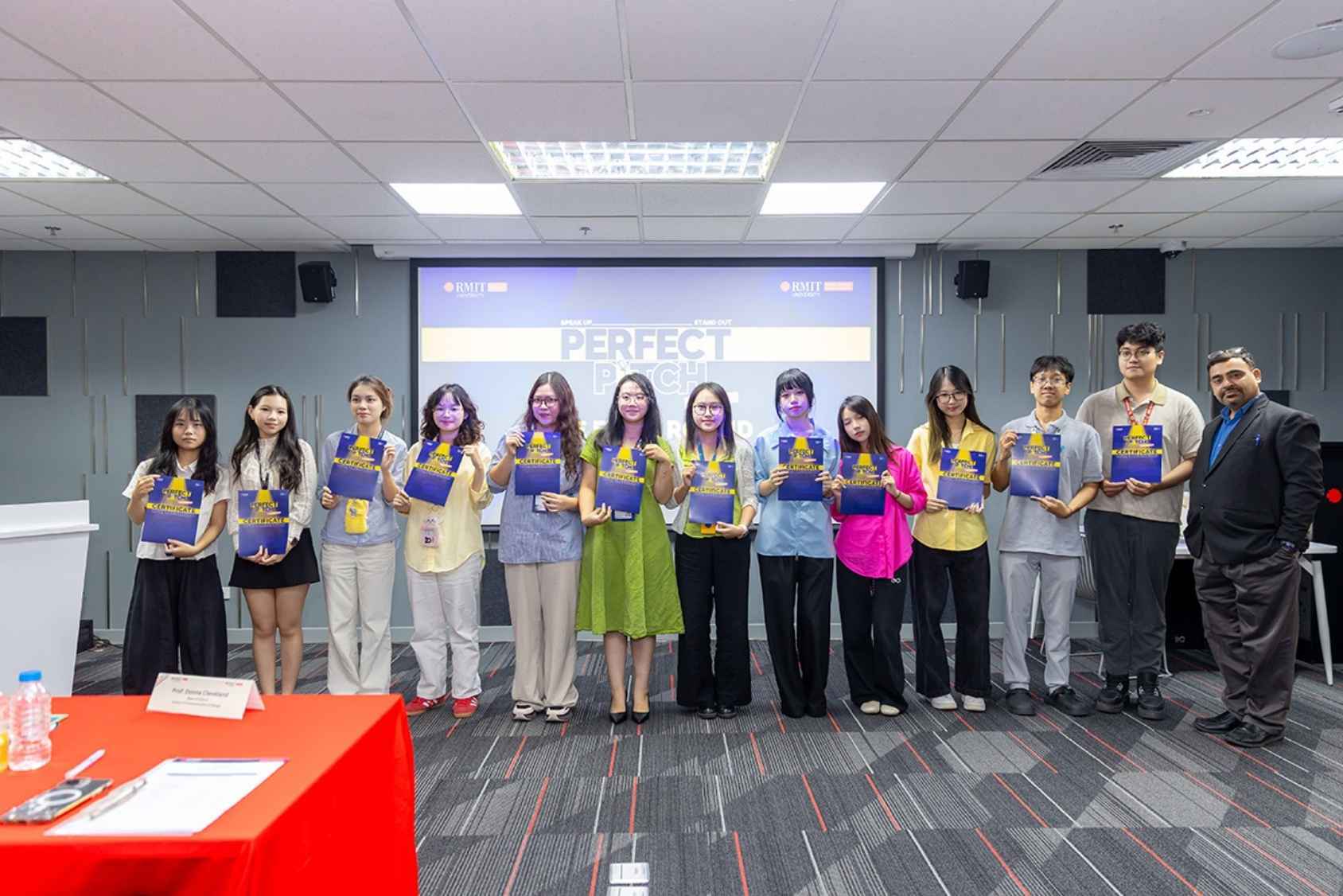 students-received-prizes-from-judging-panels