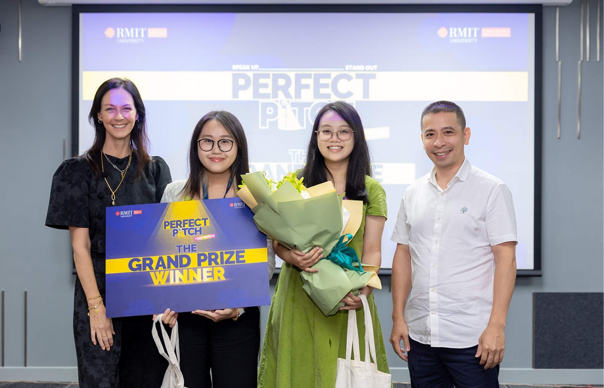 trang-anh-and-minh-chau-received-their-grand-pize