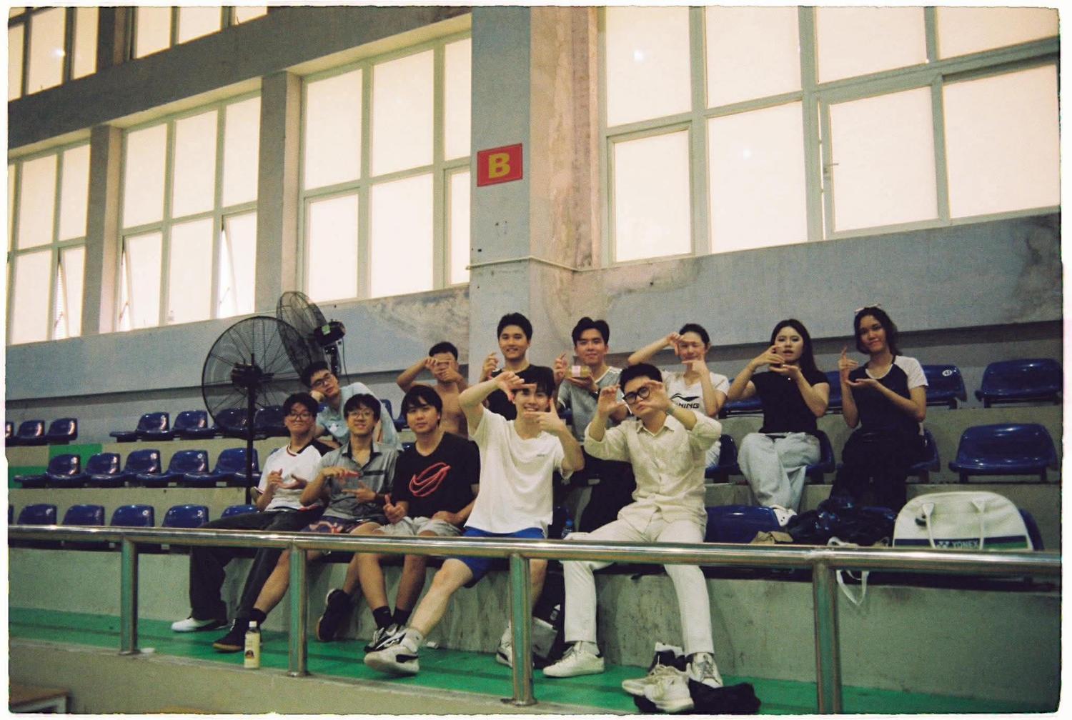 semester-break-4-friends-in-a-stadium
