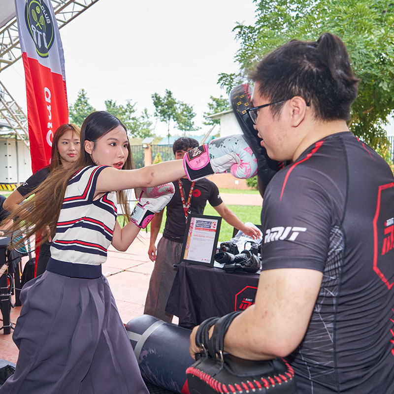 Students join an activity from student club at Experience day