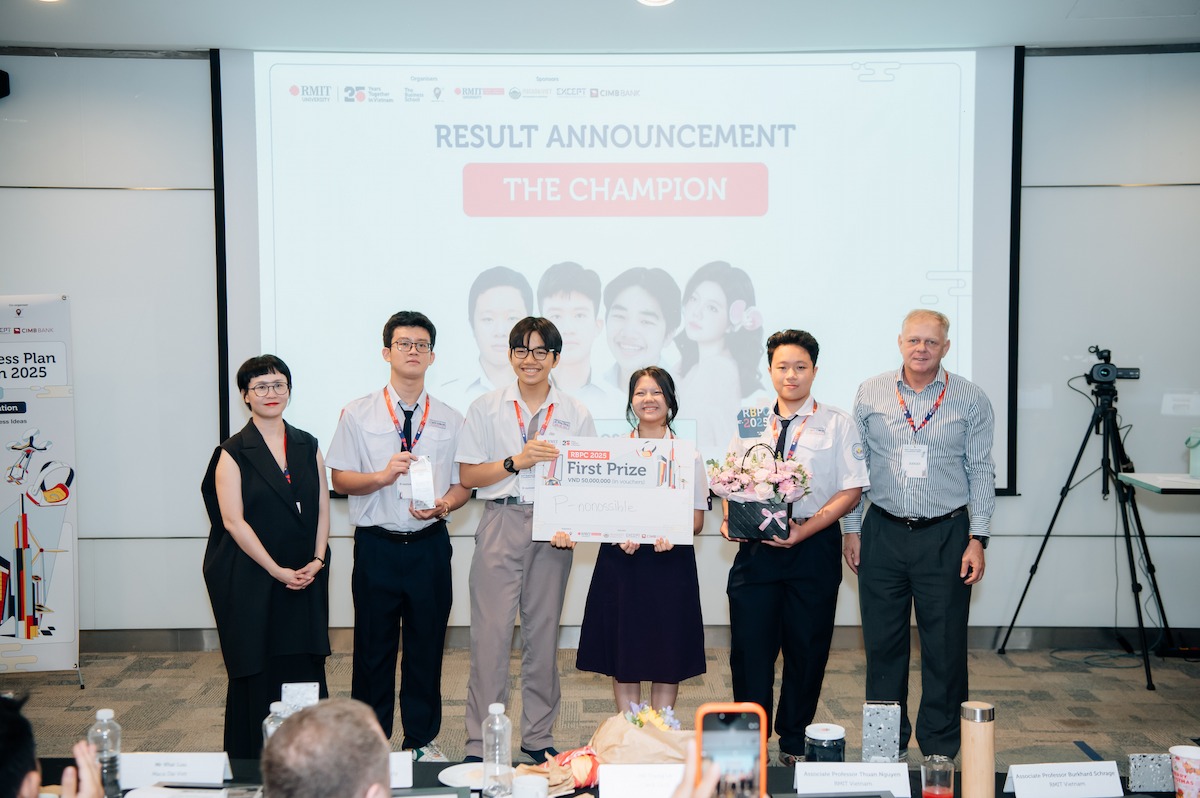 Champion team celebrating first prize with organisers