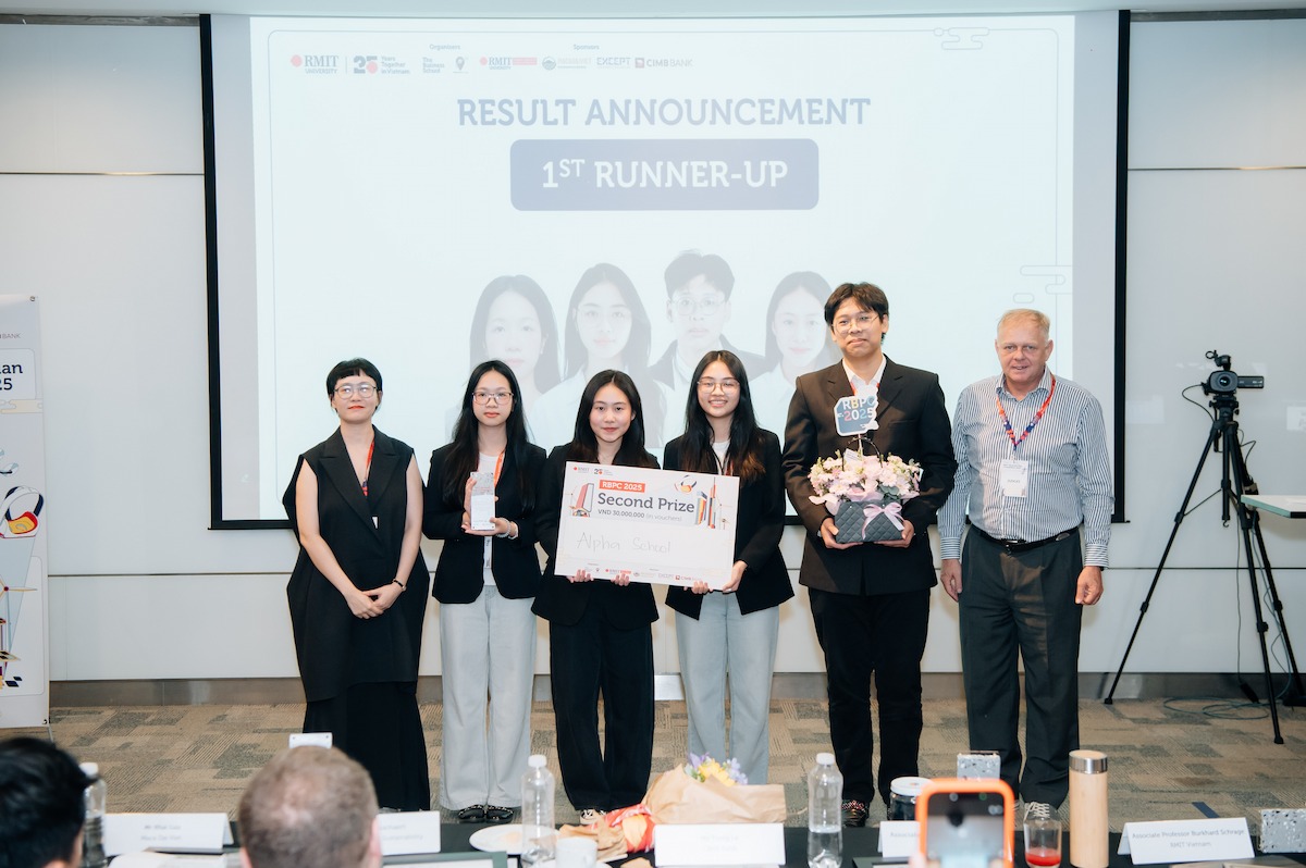 Champion team celebrating second prize with organisers