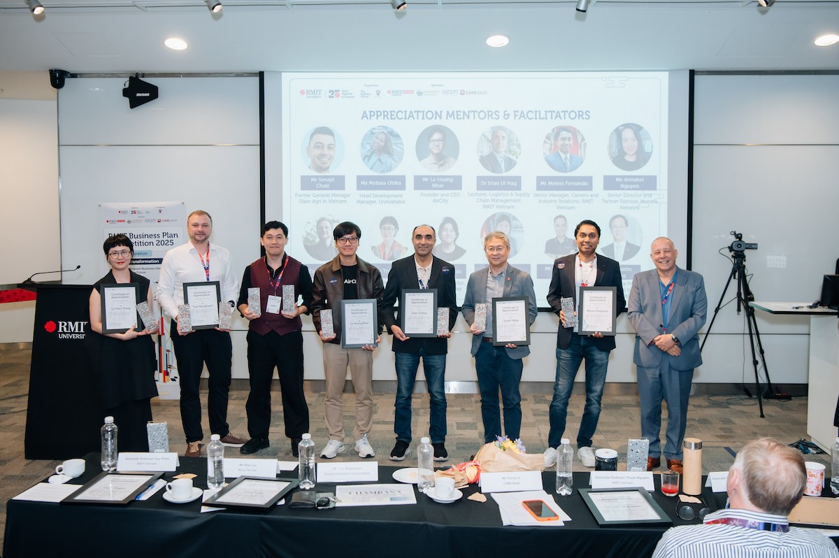Mentors and facilitators receiving appreciation certificates