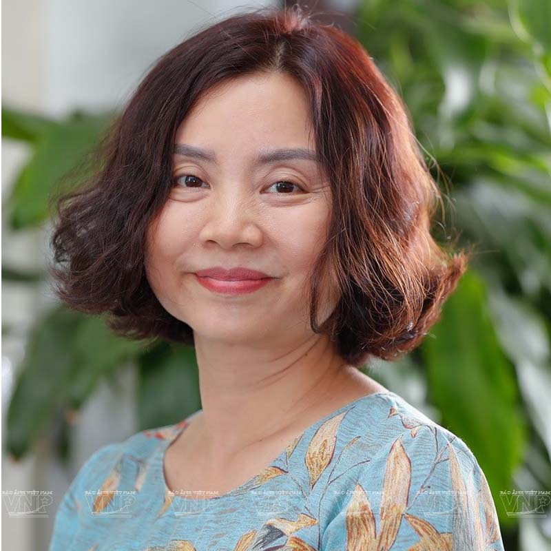 a headshot of a woman smiling 