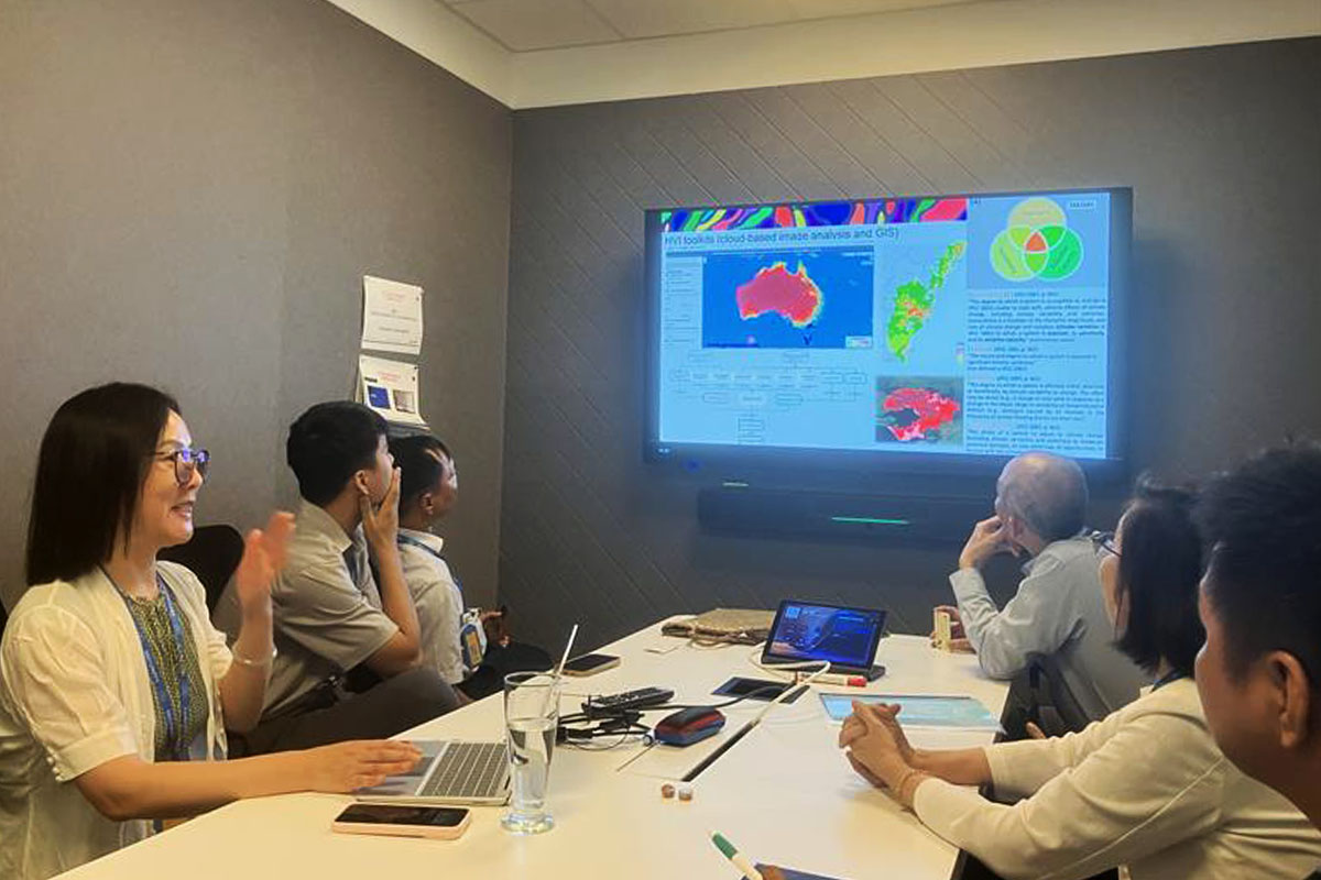 People are listening to the presentation