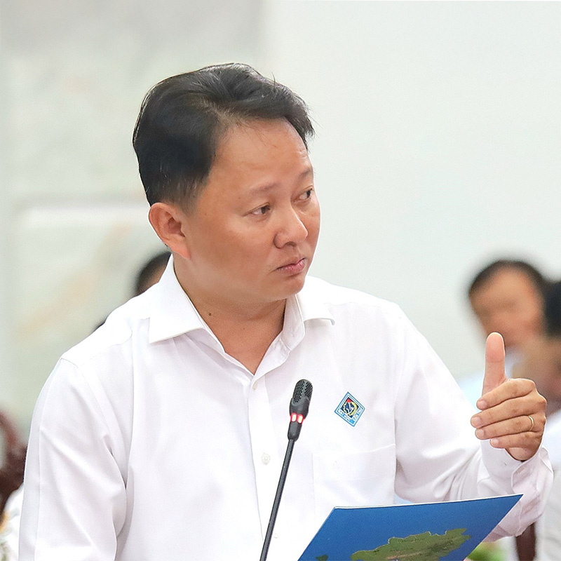 Associate Professor Tri Van profile image