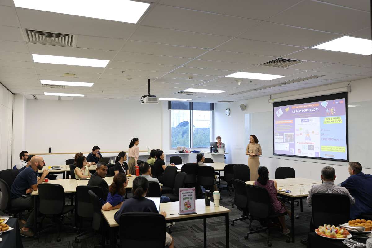 RMIT Vietnam's librarian are attending a meeting