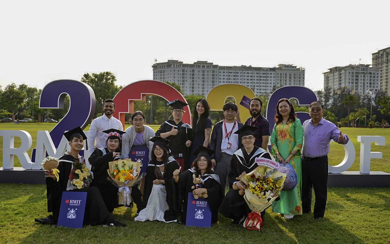 Alt Text is not present for this image, Taking dc:title '2026-rmit-vietnam-graduation-5'