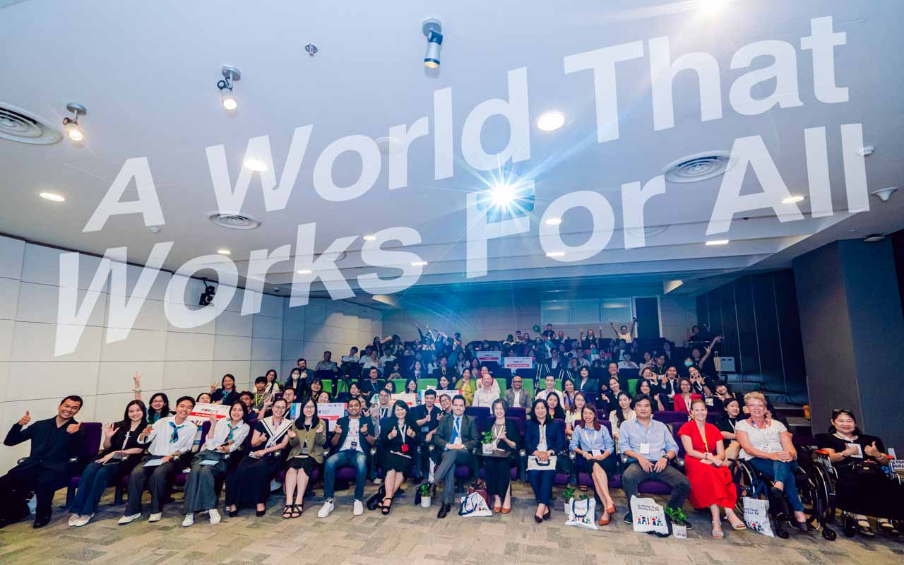 Organised by RMIT University Vietnam’s Careers, Alumni and Industry Relations department, the ADC 2025 drew 54 submissions from 162 students across 21 universities. 