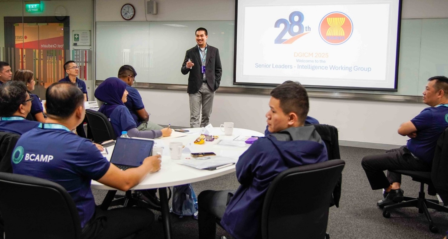 Andro Eka Putra delivering training at the 32nd Border Control Agency Management Program (BCAMP) in Hanoi.