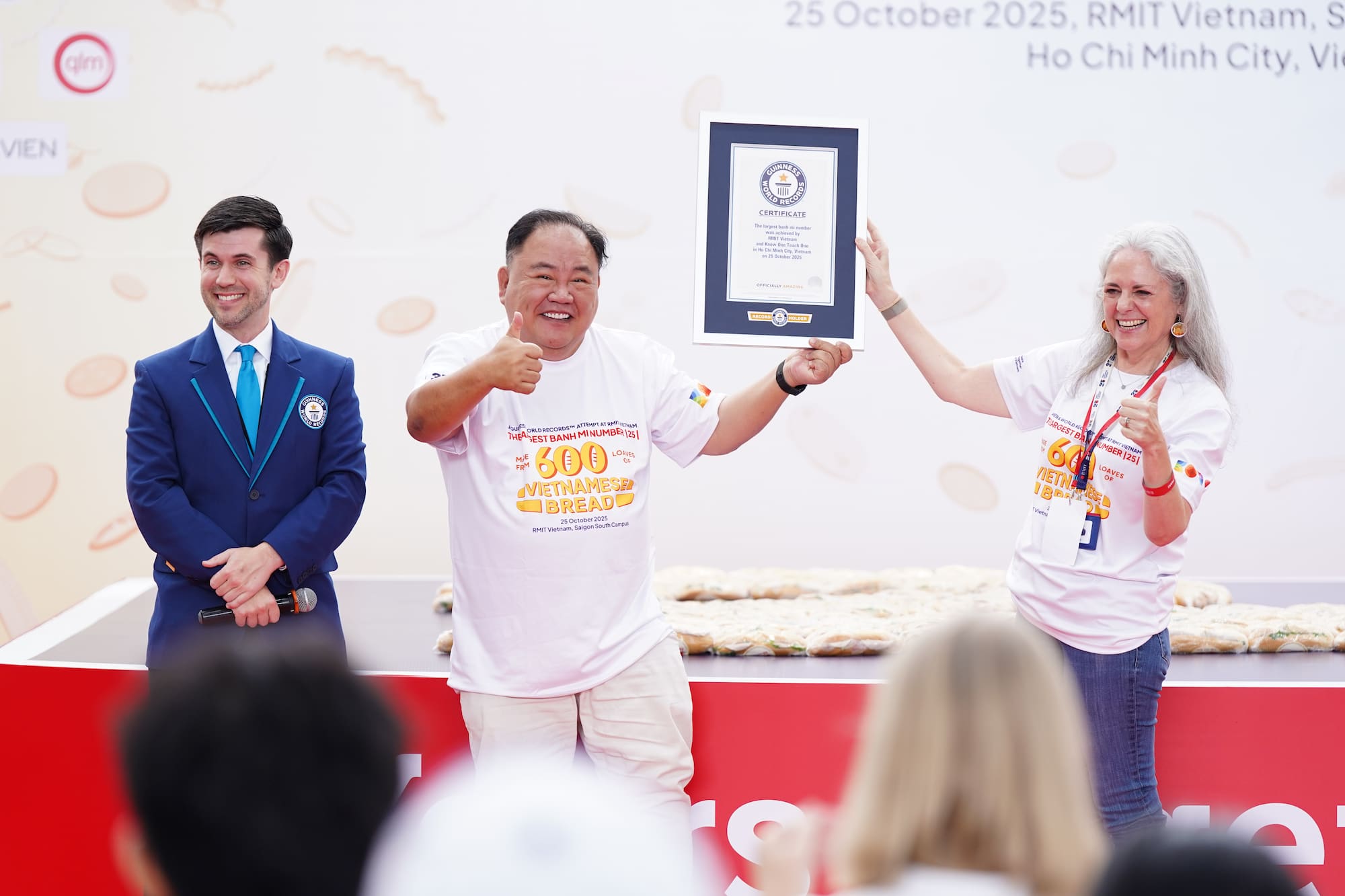 (From left to right) Mr Austin Johnson (GUINNESS WORLD RECORD™ adjudicator), Mr Jimmy Pham (KOTO), Ms Jodie Altan (RMIT Vietnam) (Photo: RMIT) 