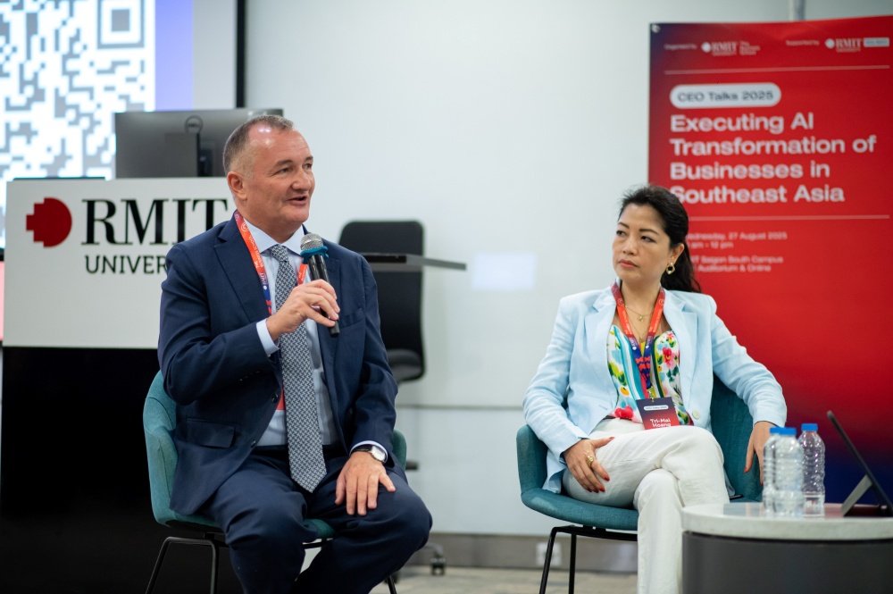 Mr Warrick Cleine (left) and Ms Tri-Mai Hoang (right) (Photo: RMIT)
