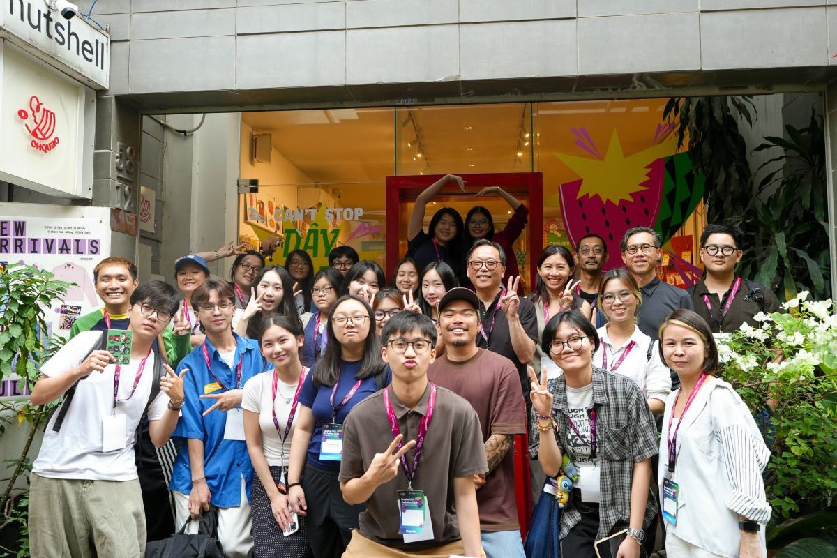 Group photo in front of a store