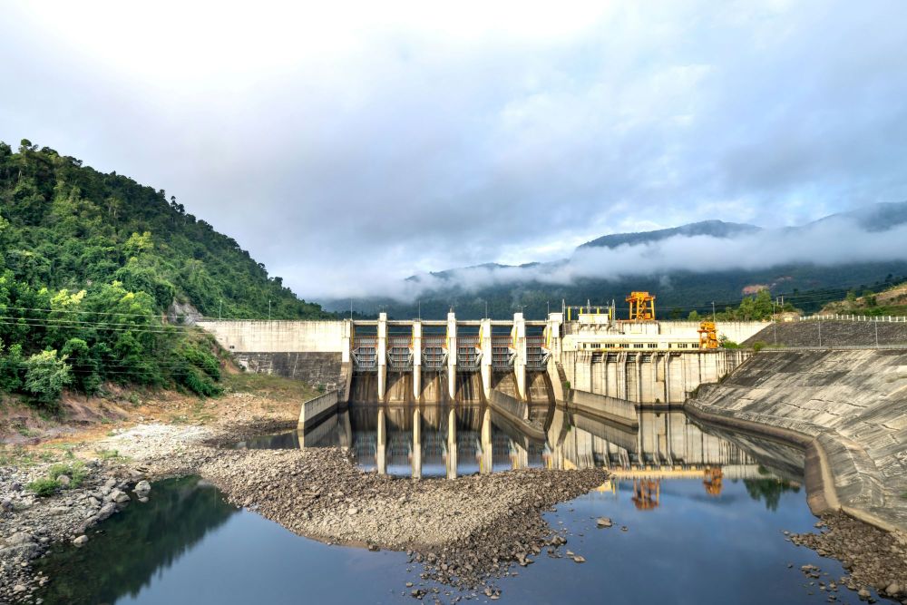 dry hydroelectric dam