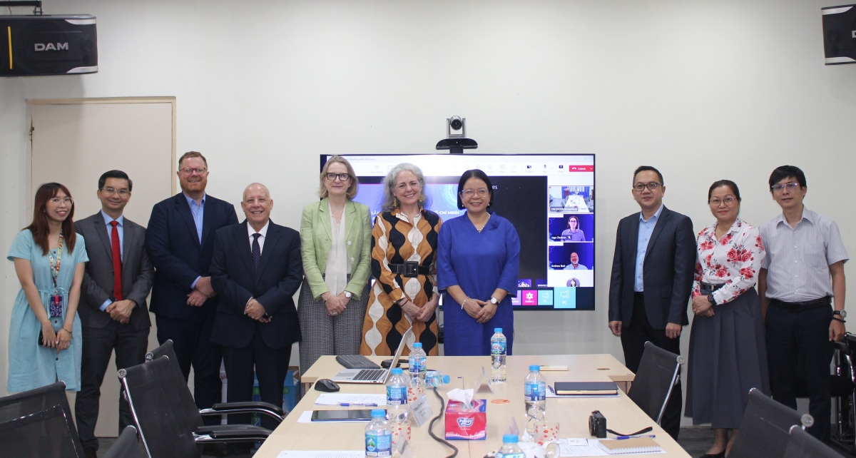 Senior representatives from RMIT, DXCenter and the Australian Consulate-General in Ho Chi Minh City attended the event.