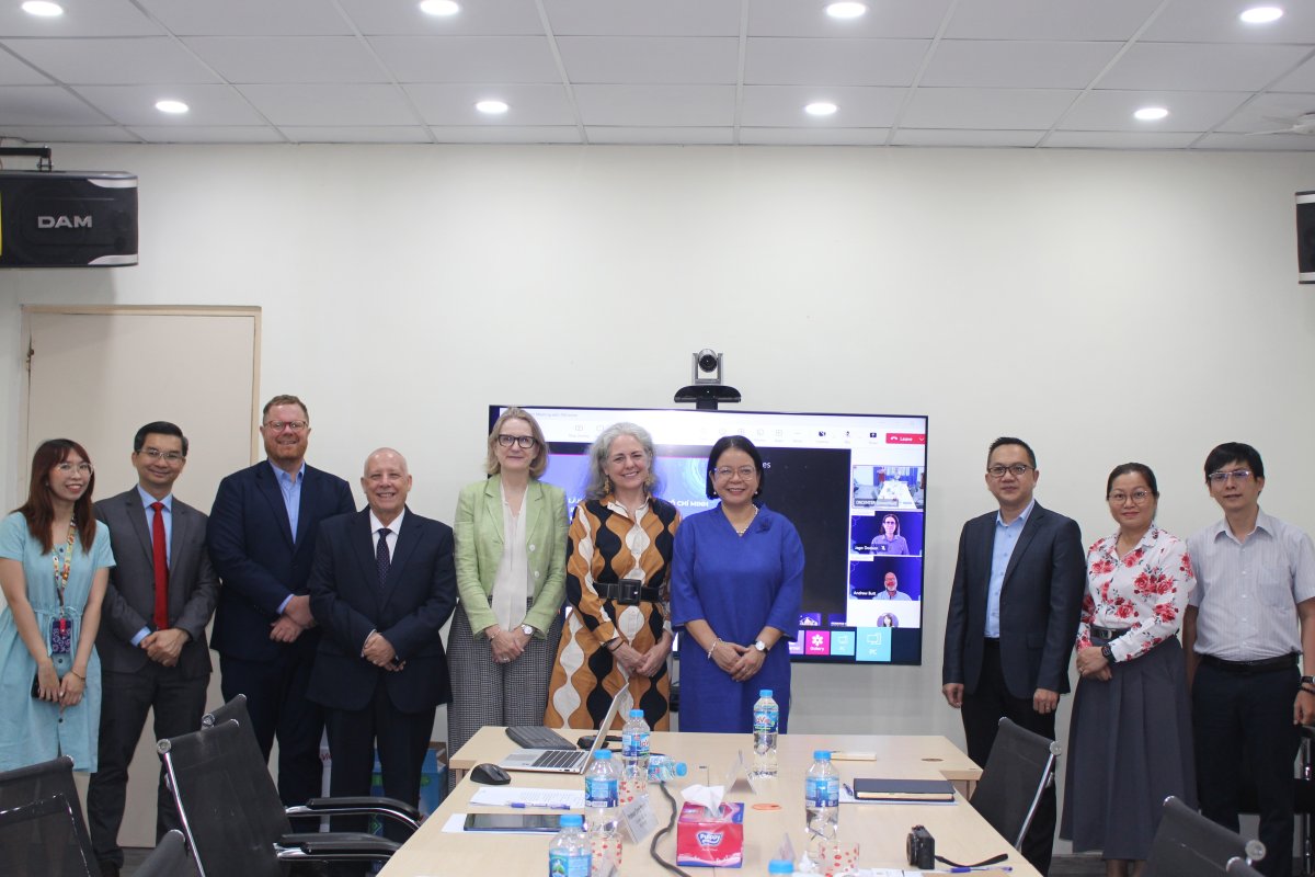 Senior representatives from RMIT, DXCenter and the Australian Consulate-General in Ho Chi Minh City attended the event.