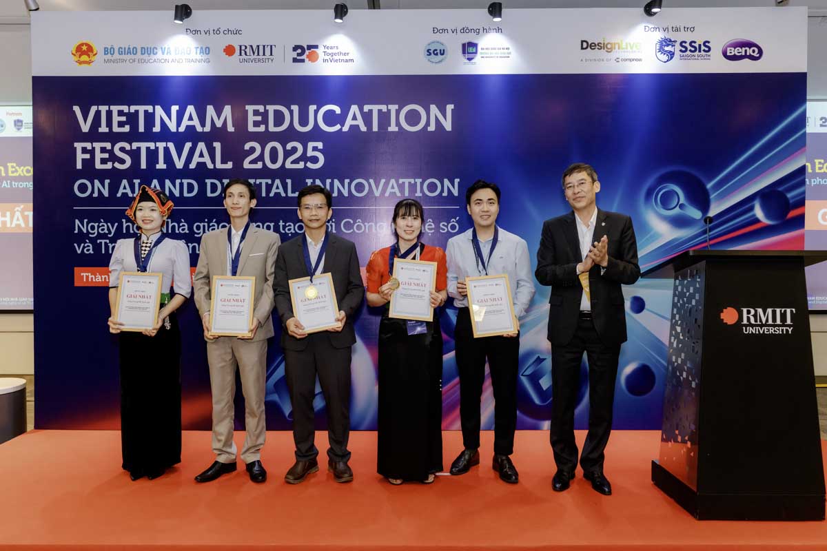 Alt Text is not present for this image, Taking dc:title 'education-festival-first-prize'