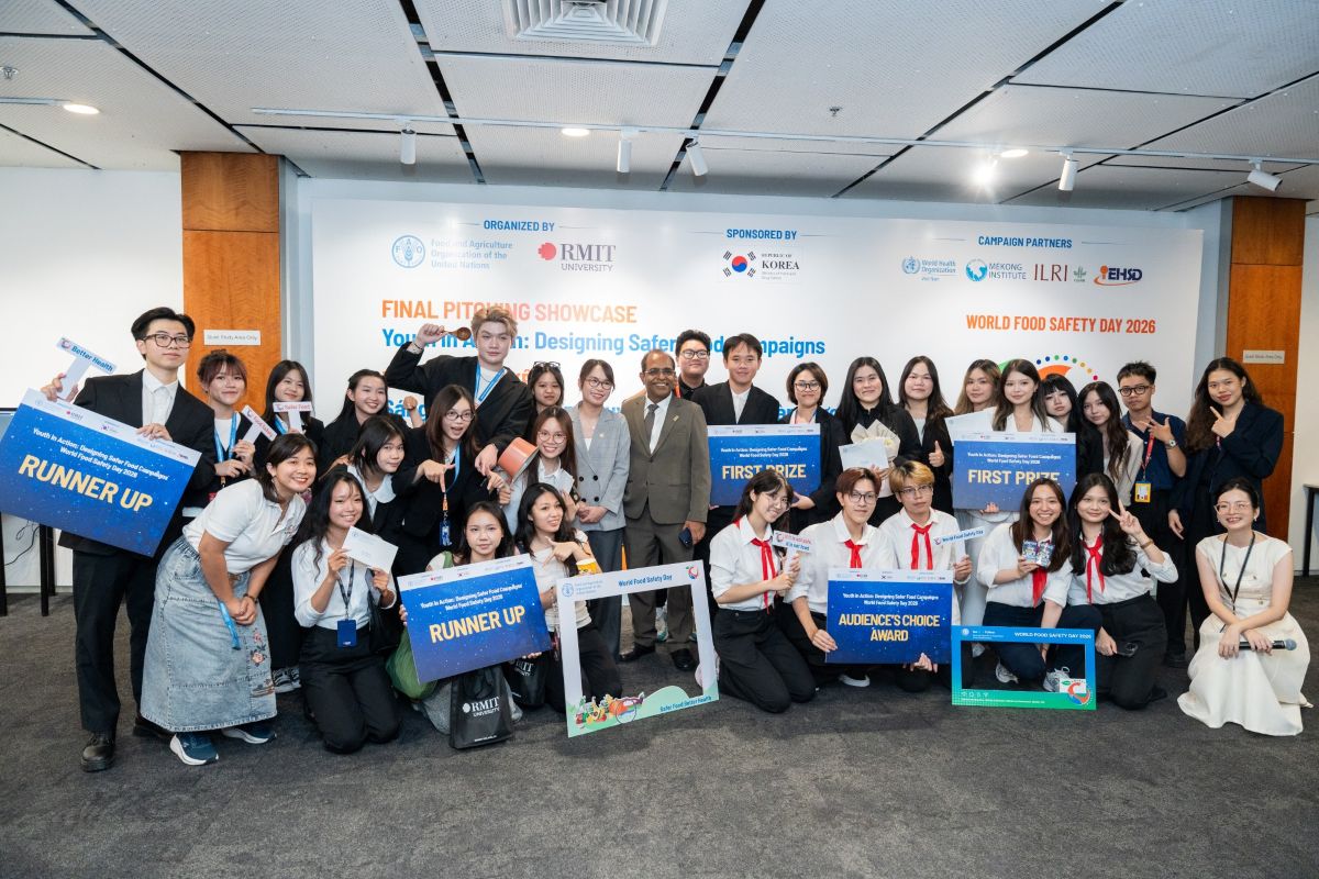 Group photo of winning teams with organisers